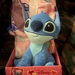 Disney Stitch W/ Throw Blanket